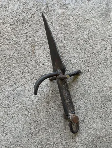 Welded and forged Main Gauche