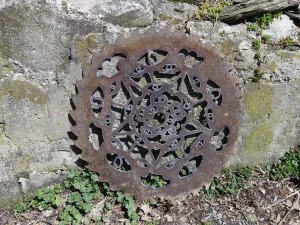 Circular sawblade with a plasma cut mandala pattern
